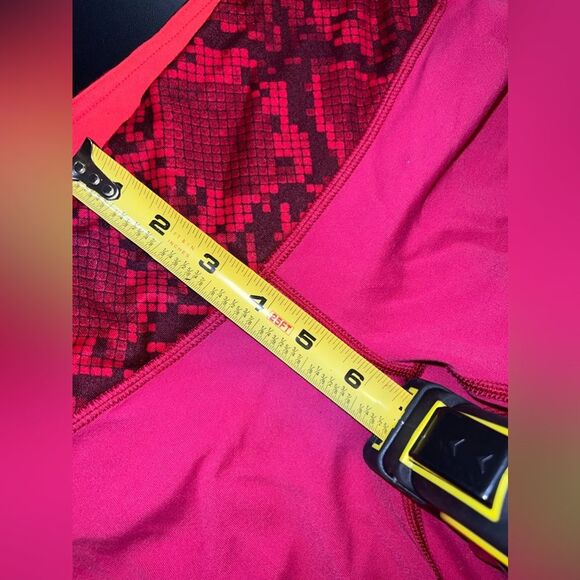 Lululemon Wunder Under Pant III (Reversible) Cranberry / Alarming Size 4 EUC - Picture 7 of 12